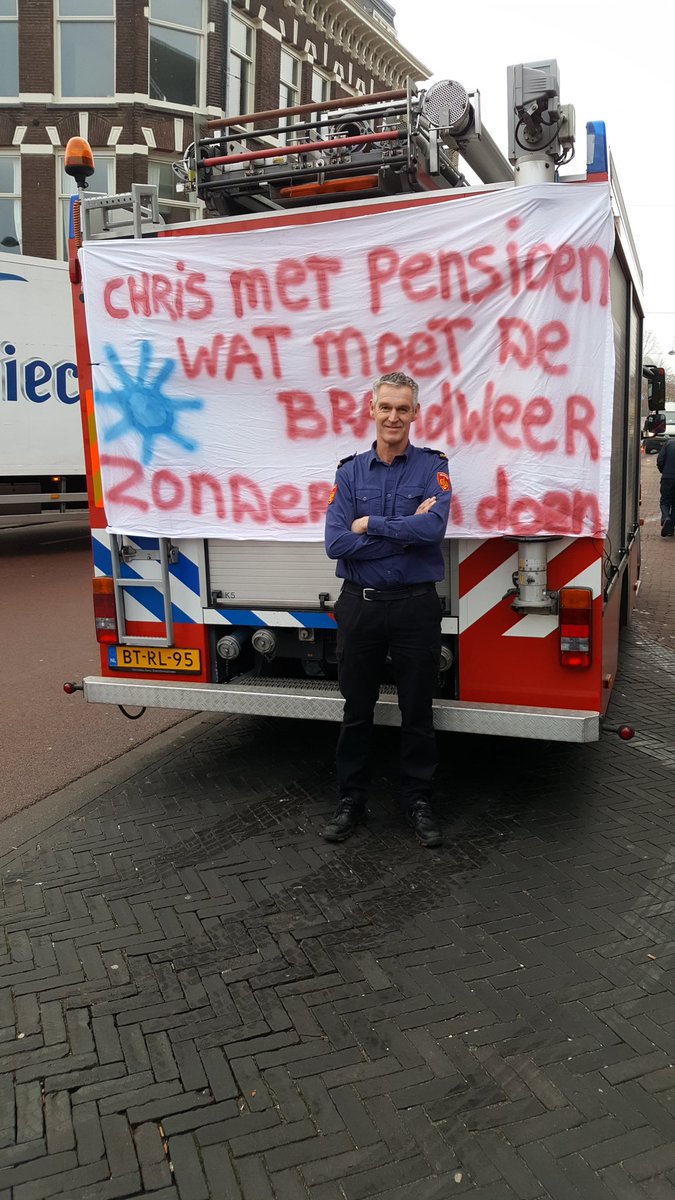 De collega.s van Brandweer hollands midden hebben gister 30 dec afscheid genomen van Chris vd Voort bedankt Chris voor 30 jaar Brandweer
