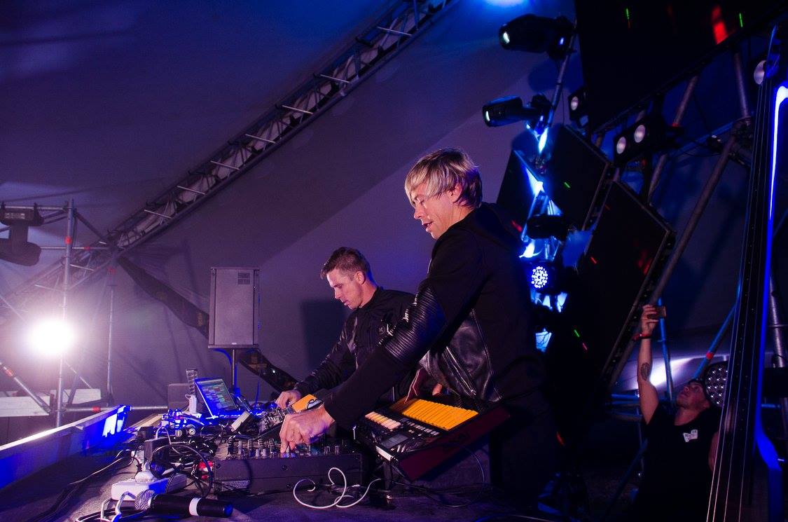 Tonight's line-up times for #Plett #NYE at #MeadowsPlett 💕🌿💦 ft <a href="/GoldFishLive/">GoldFish</a> <a href="/Nick_Hamman/">Nick Hamman</a> <a href="/mixlabsa/">MixLabSA</a> &amp; more goo.gl/EcYMP6