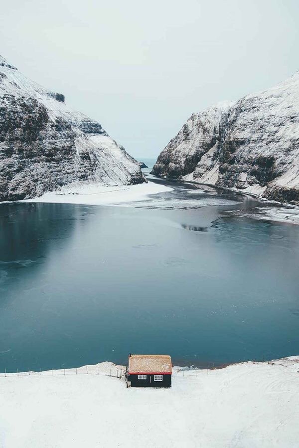 wateroficeland's tweet photo. GOODBYE 2016, HELLO 2017! @wateroficeland #icelandicglacial #H2O #puurwater #ongerept #zuiver #onbehandeld #natuur https://t.co/oXHk1rToBD