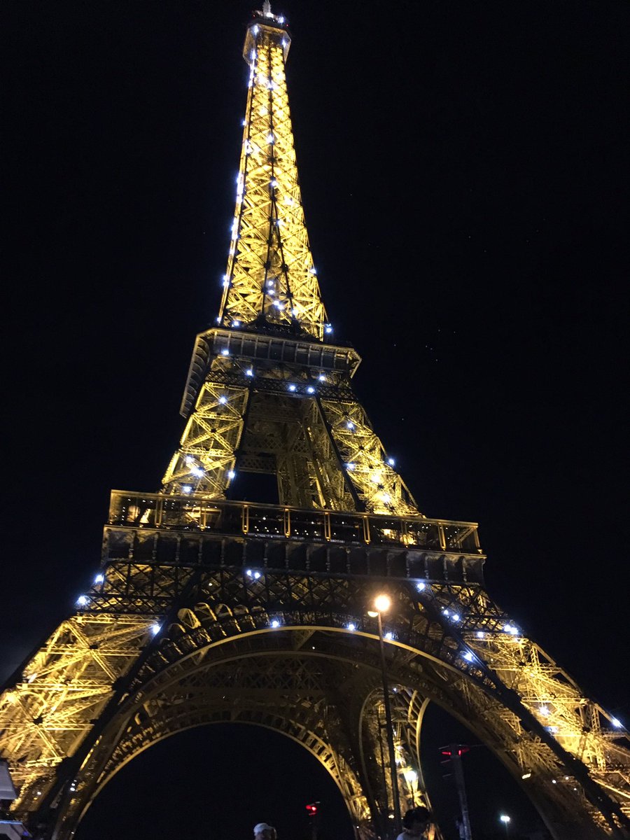 ____r7s's tweet photo. ☁︎                 ☁︎      ☀︎ 
           ☁︎             
Tokyo🇯🇵 France🇫🇷 U.K.🇬🇧 Turco🇹🇷 Australia🇦🇺 Korea🇰🇷---- ✈︎ https://t.co/PCutJD8fZp