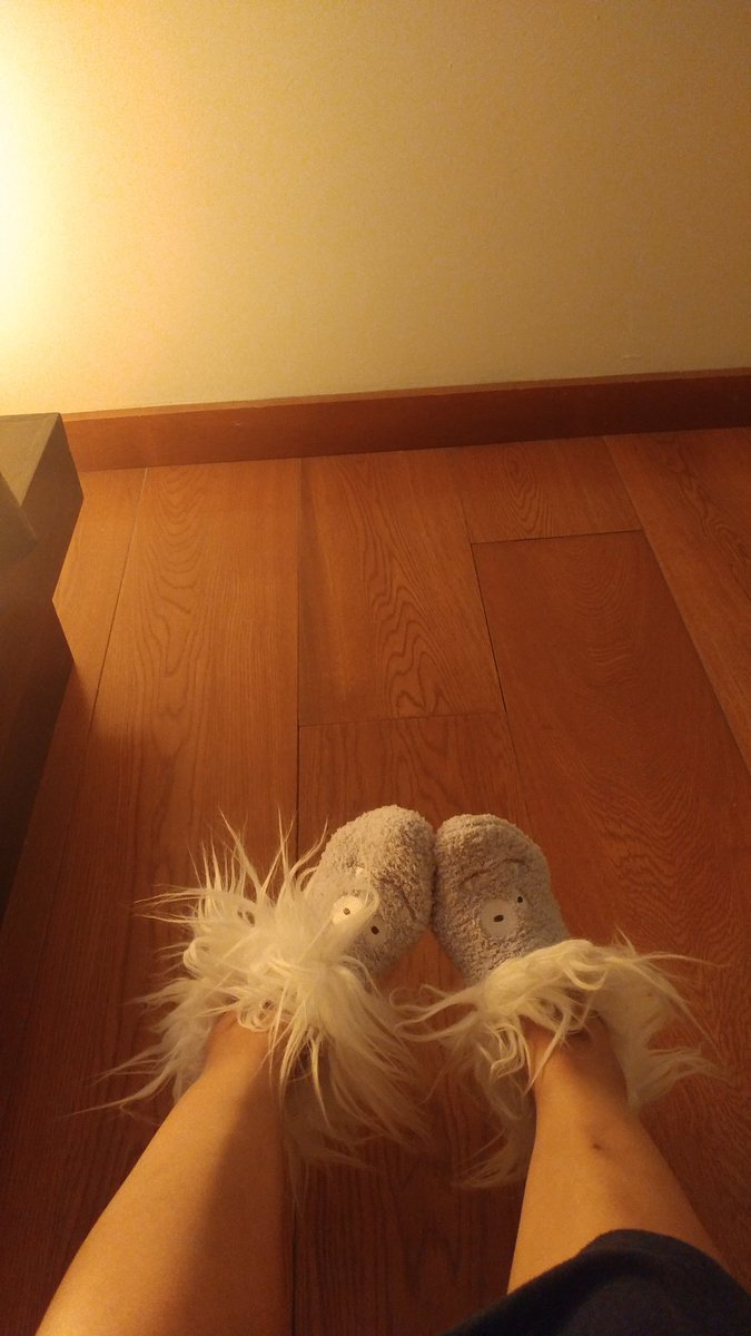 clausmontesinos's tweet photo. Soy feliz con mis calientitas pantuflitas de #Oshyo https://t.co/zA2B36HHRD