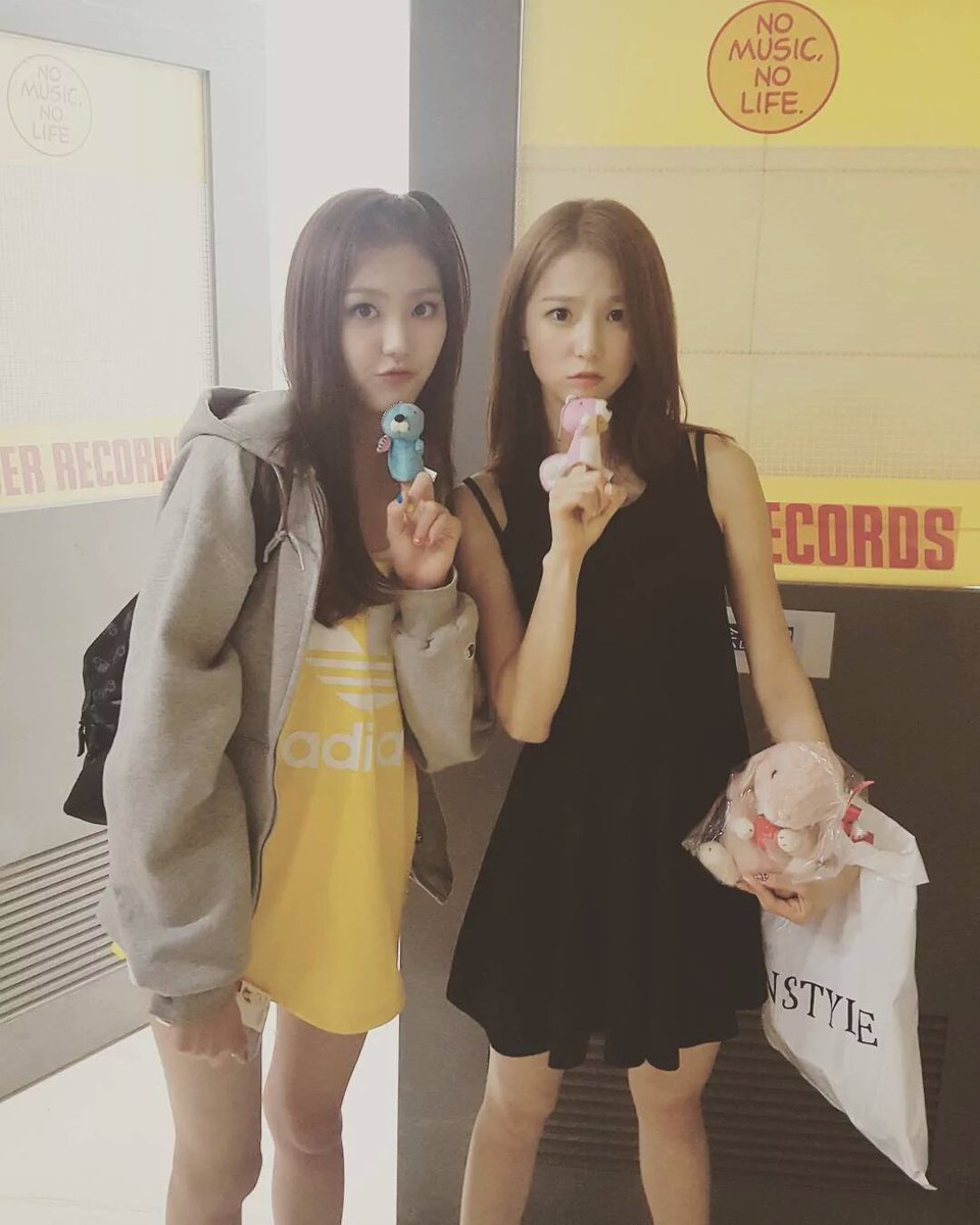 eunbeanclc's tweet photo. Eunbin🍋 &amp; Yujin🍓 https://t.co/2kwwdvZfA7