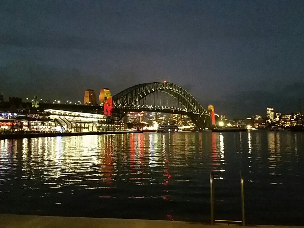 xaeedt's tweet photo. Welcoming #Newyear2017 at #Habourbridge #Operahouse https://t.co/71ptxJiDIj