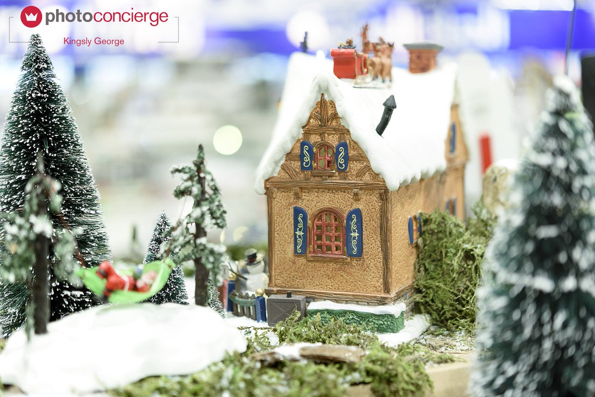 Photo_concierge's tweet photo. How beautiful is your #Gingerbreadhouse? Upload your photographs with a hashtag #PhotoConcierge. Enjoy your weekend
#Christmas https://t.co/HHHHdsWbz1