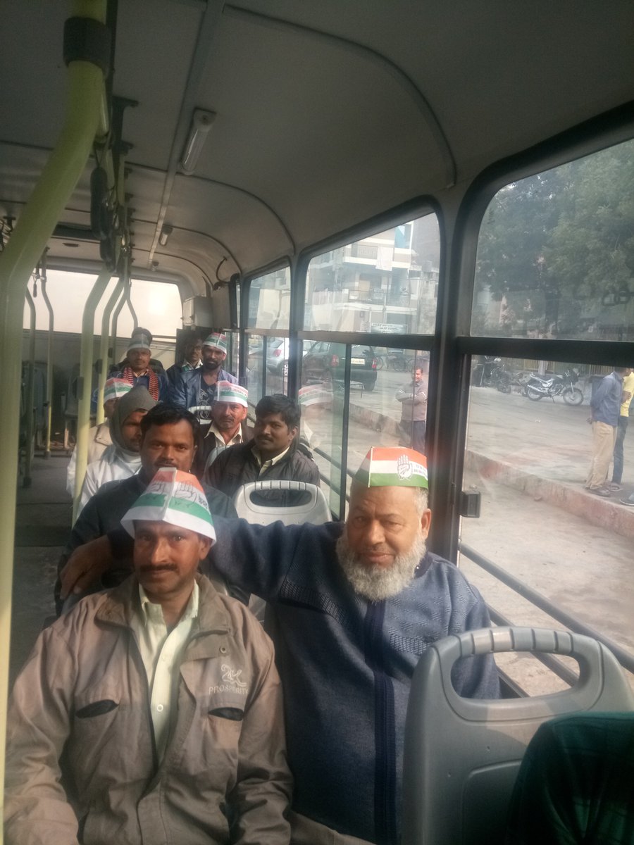 JP_Pwar's tweet photo. मादीपुर से चले सभी साथियो के साथ जंतर-मंतर 
'मोदी जी-दिल्ली से पलायन रोको एवं राहुल जी के प्रश्नों का जवाब दो' @ajaymaken @MahabalMishra https://t.co/WZqmc5qLMv