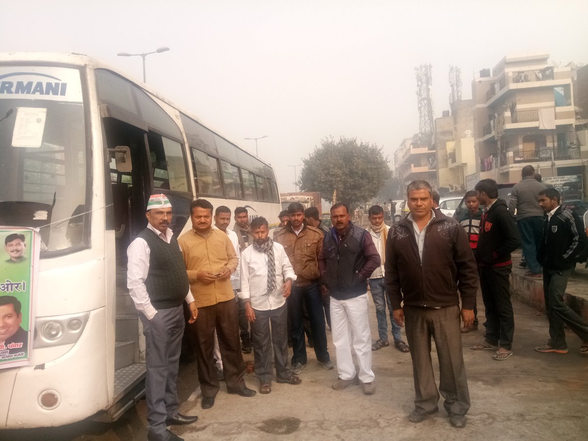 JP_Pwar's tweet photo. मादीपुर से चले सभी साथियो के साथ जंतर-मंतर 
मोदी जी-
राहुल जी का जवाब दो,
पैंसठ करोड़ का हिसाब दो। @ajaymaken @MahabalMishra @DelhiPCC https://t.co/huVGWg1rl0