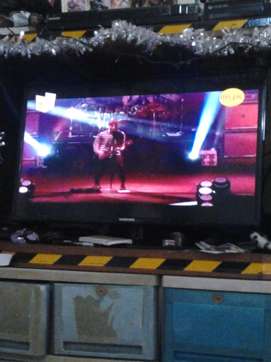 FangirlinNicole's tweet image. GREAT WAY TO ENJOY THE CHRISTMAS EVE ♥♥ Thank you ! #MYXPresents5SOS @MYXphilippines
