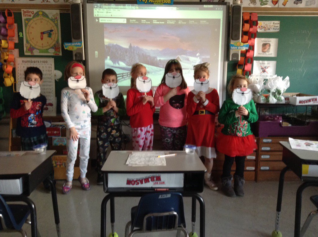 Christi52627107's tweet photo. Ho, ho, ho! Merry Christmas! @ForestLakeWsd #Rm31 #pjday #jollyfun https://t.co/5gj9OdXBME