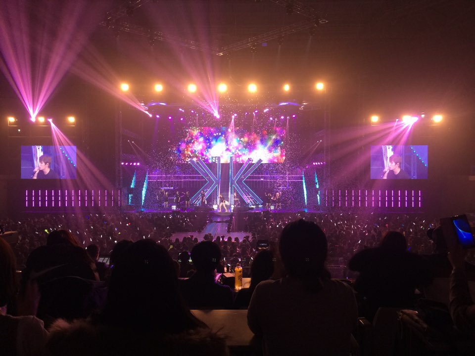 Thsm1's tweet photo. 1년만에 케대박이 돌아왔습니다!! 어제 그 첫날, 자리를 가득 채워주신 여러분의 함성과 엄청난 에너지가 유독 더 큰힘이되는 날이었어요ㅠㅠ 오늘은 어제보다 춥다니까 함께하실 분들 따듯하게 입고 오세요~ㅎ 모두들 따듯한 크리스마스를!! https://t.co/TW3BT3jhJm
