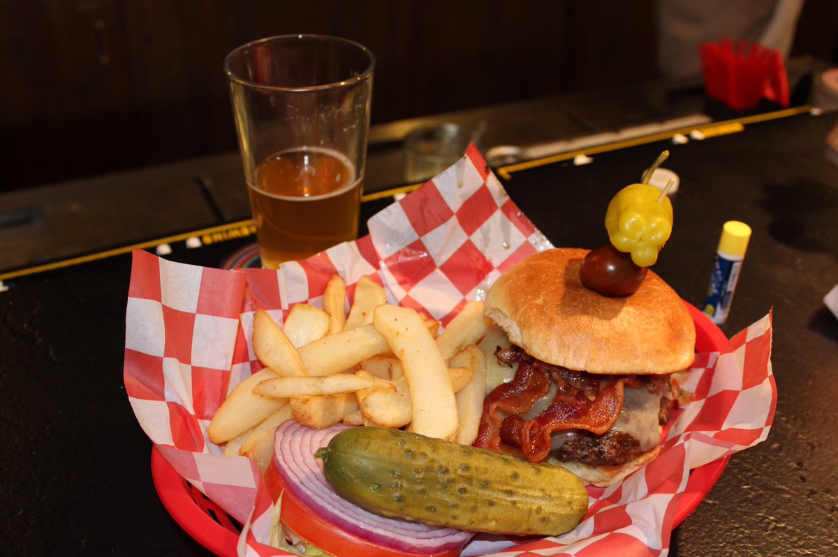 Beer &amp; Burger Night #BlackBearPubKillinhton #cortinainnKillington