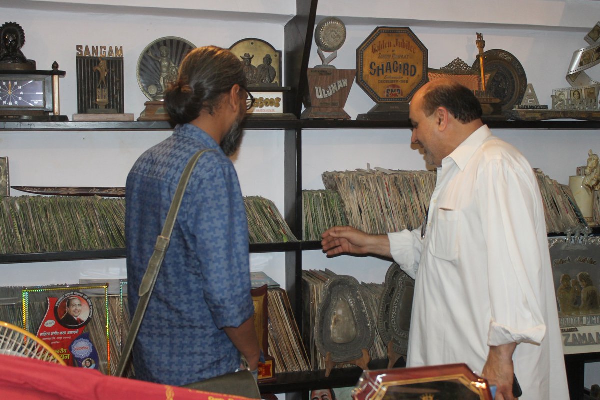 RJSIDDHARTH's tweet photo. Deewar &amp; Sholay were #Rafi saab's favourite films! Many such hidden aspects of #MohdRafi saab's life with his son Shahid Rafi on @927BIGFM https://t.co/jwhLBPbRsv