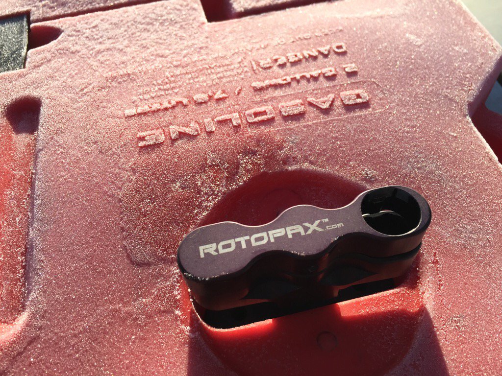 Frost on my gas tanks at #NoDAPL <a href="/RotopaxOfficial/">RotopaX</a> mounted on a <a href="/yakimaracks/">Yakima Racks</a> rack on a 2000 4Runner 23-DEC-2016