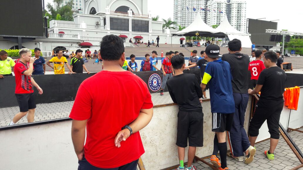 BoysOfStraits's tweet photo. Sedang berlangsung sekarang di dataran bandaraya JB, BOS 3 on 3 Street Soccer.
#ddayBOS
#bosfamilia https://t.co/aUoeW0k9HO