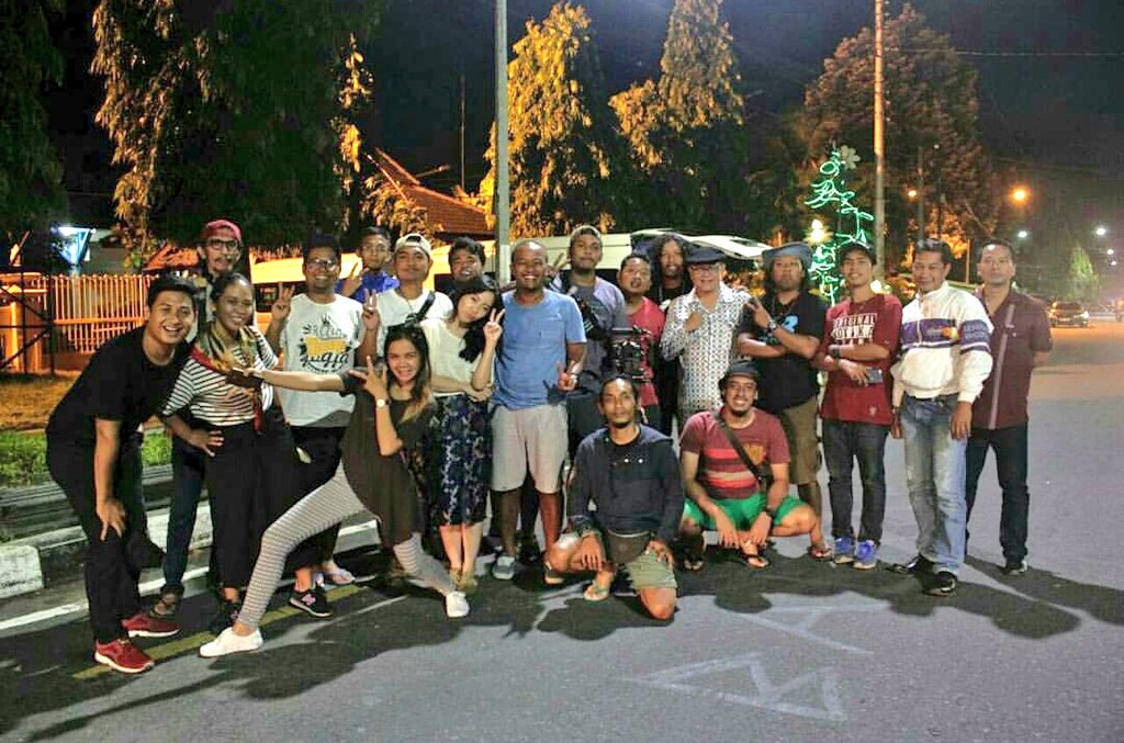 Its a wrap!!! Film <a href="/kisahmobilbekas/">Mobil Bekas</a>. Terima kasih atas kepercayaan utk semua cast, crew, participants dan donaturs..