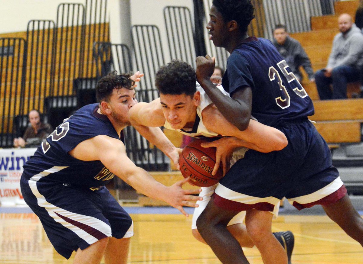 jshishmanianNB's tweet photo. GALLERY #PlainfieldHigh beats #Windham 55-39 in boys #basketball https://t.co/CSbJkqLho5 @mallardNB @jshishmanianNB #cthsbb @NorwichBulletin https://t.co/Kjte7Zp6SC