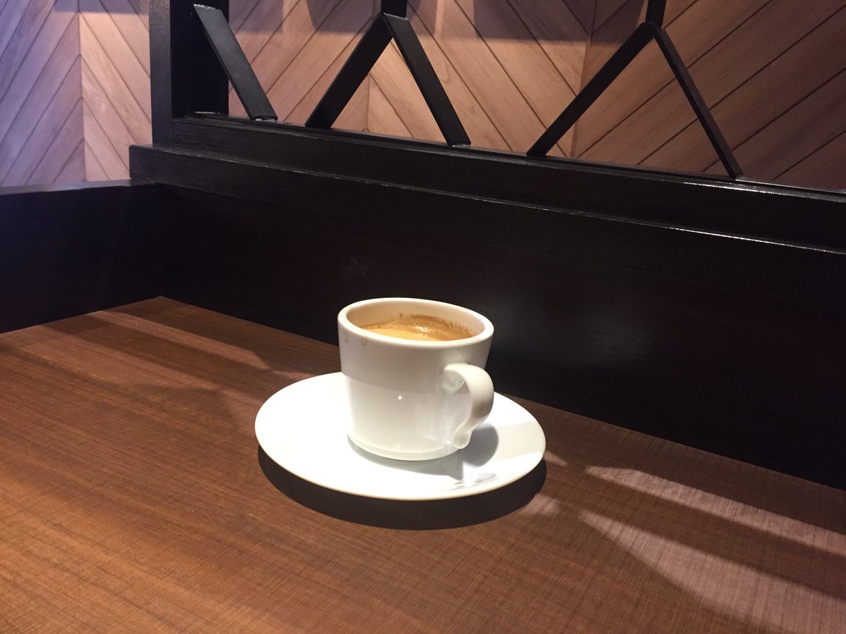 【ブレンドコーヒー - サンマルクカフェ渋谷道玄坂店】会う約束をしている友人と「昼飯は一緒に食べる？」という質疑中に連絡が途絶えたので、とりあえずサンマルクに入った。こんなにも感慨のないクリスマスイブは初めてかもしれない。