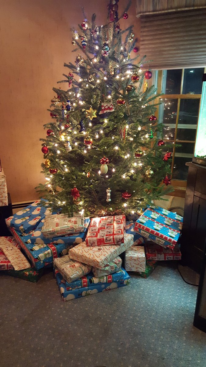 MorelloC's tweet photo. We must have been Santa's first stop!  He's on his way! https://t.co/S7F8UDLUqF