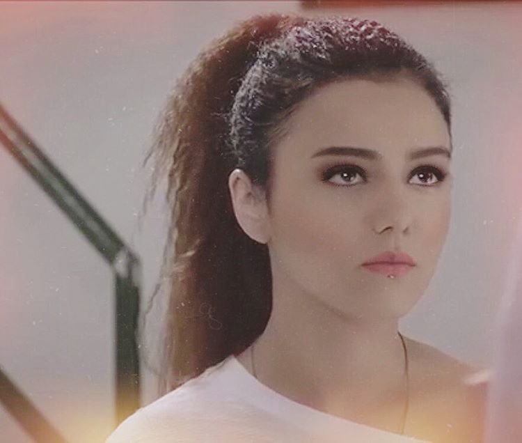danamardeni's tweet photo. صباحكن خير 💐 https://t.co/Z4v6X7e4nv