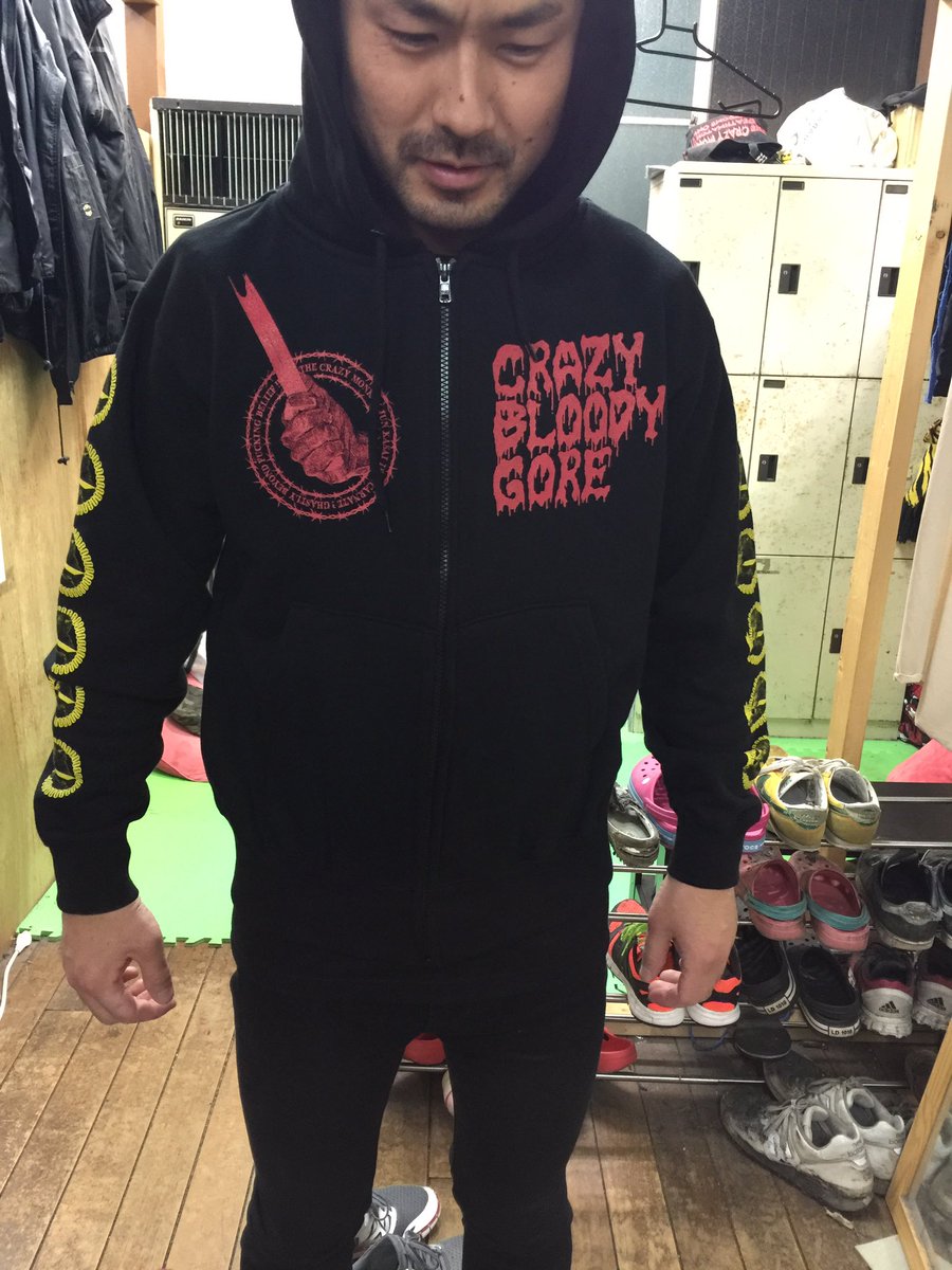 葛西純 白パーカと黒パーカー