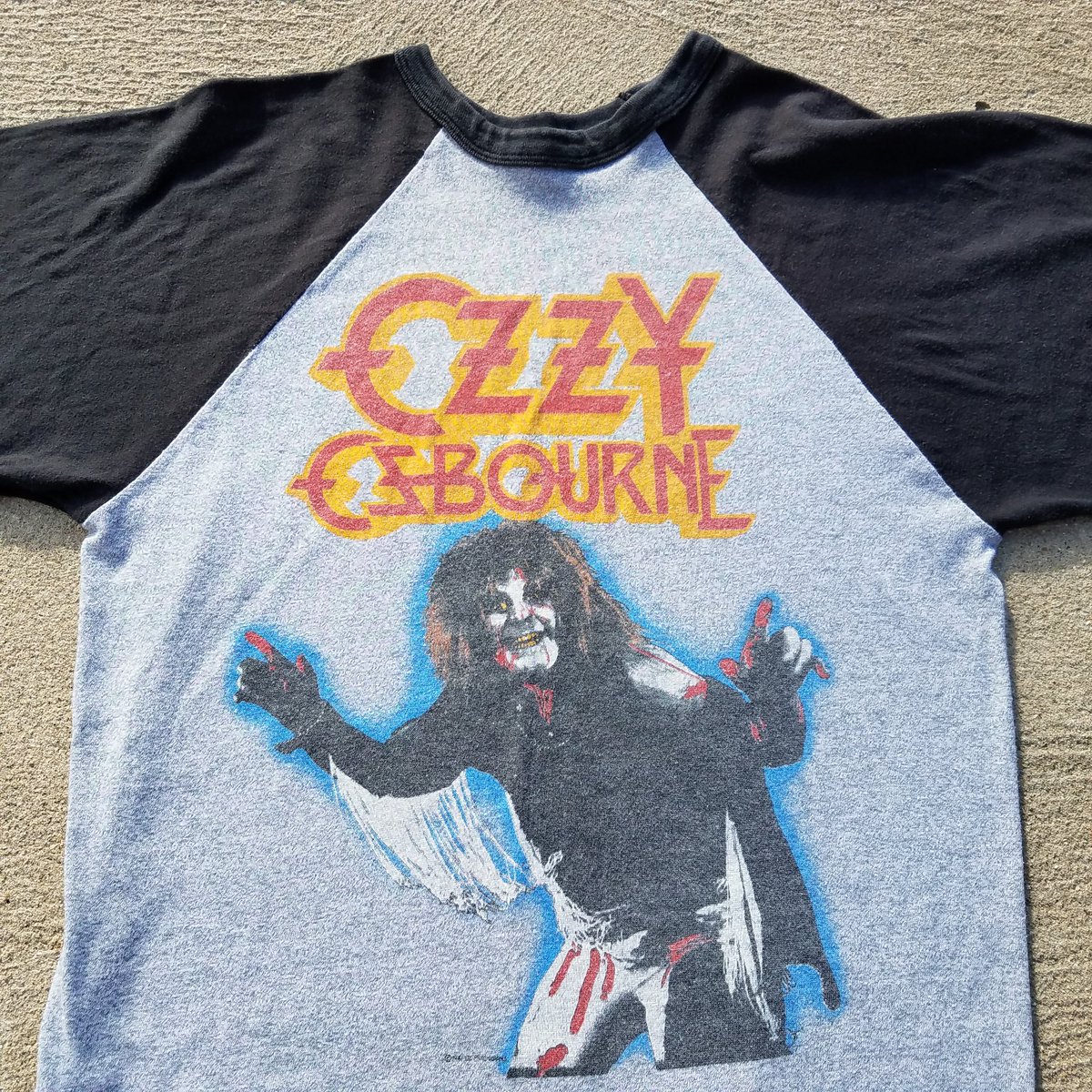 Ssscincinnatiss's tweet photo. Ozzy Osbourne (1985) Raglan For Sale!

Size Medium $75 Shipped DM To Buy

#blacksabbath #thriftfinds #vintageforsale #fearofgod #streetwear https://t.co/quwkMLToVR