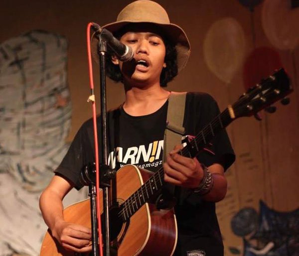 Fajar Merah Jejaki Seni Sang Ayah, Putra Wiji Thukul Kini Berkarya di Bidang Musik - kerthaaksara.org/apresiasi/2016…