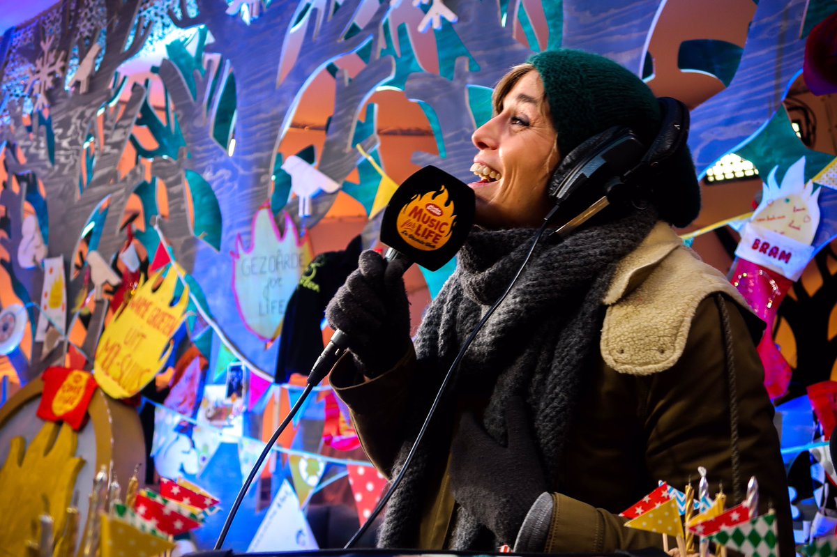 WAT een heerlijke nacht. <a href="/BrittMarsenille/">Tanya Longman</a> gaat nu even slapen en vanaf 12u hoor je ze terug voor #dewarmsteradio 🔥