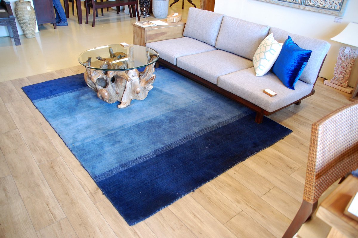 ヒマワリ Kaja Resort Furniture ららぽーと湘南平塚店 Pa Twitter ロースタイルソファのzen ソファに ハグみ じゅうたんを合わせてみました 鮮やかな青とゆったりとしたソファで 快適で軽やかな空間になりました こちらの空間は 調布店で見ることができます