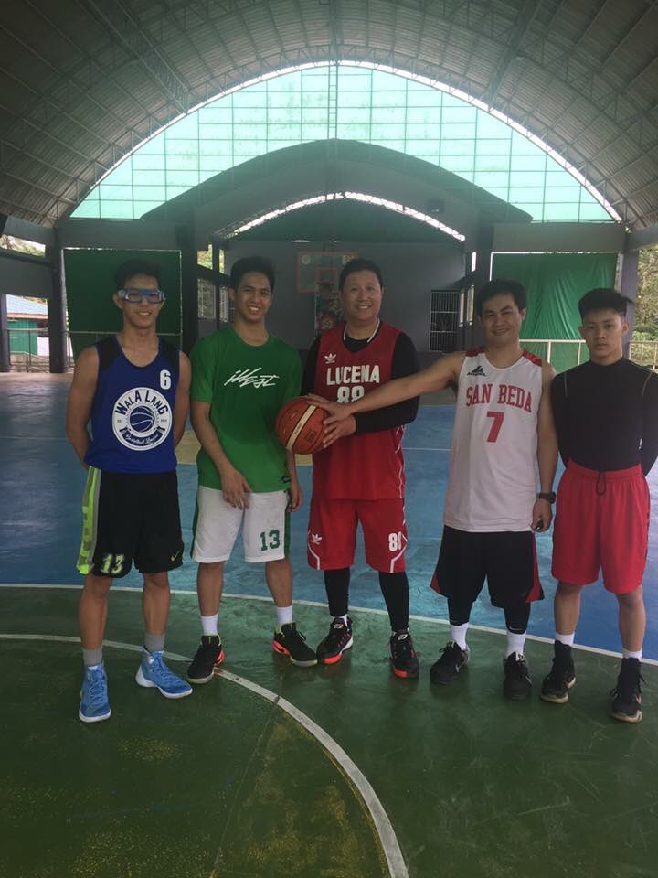 CaracuteAngels's tweet photo. 12 / 24 / 16 🎅🏼🏀

Advance Merry Christmas everyone! Pakabusog kayo later. 🎄😊 https://t.co/Co3s6y4xUq