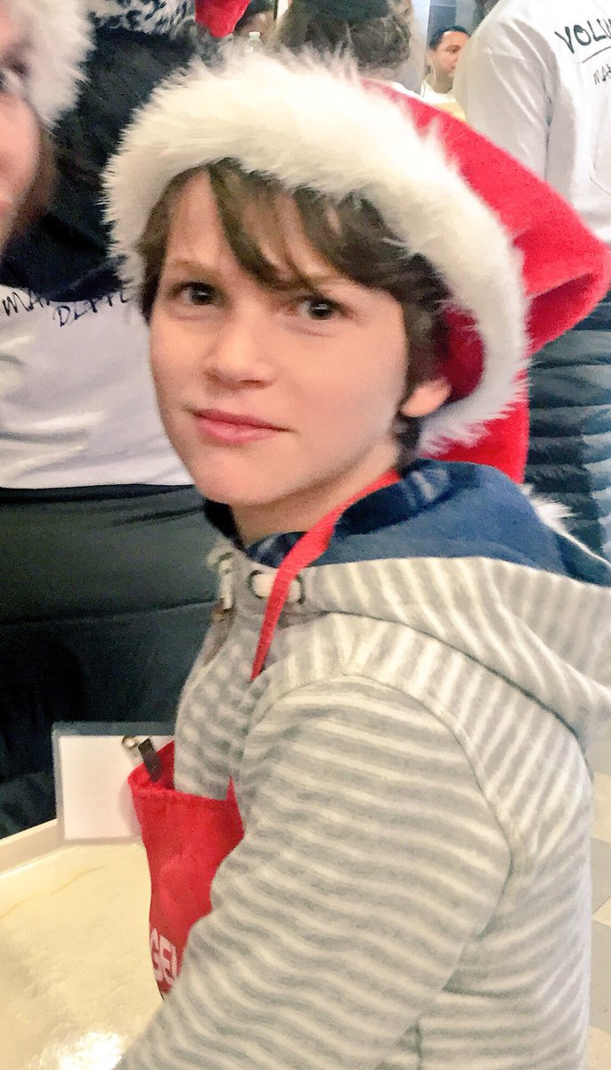 GabrielBateman's tweet photo. Great day serving at the @TheLAMission #lamission #MerryChristmasEveryone https://t.co/JVIYiViUCD