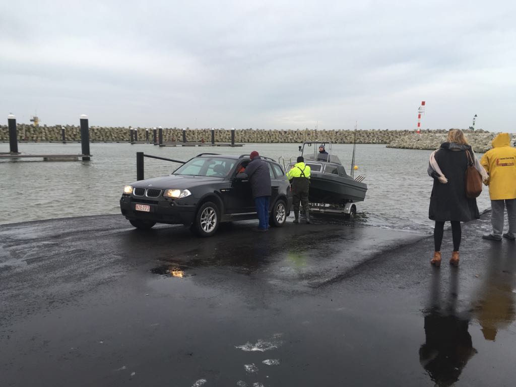 Boten van bootvissersvereniging Kadzandria gingen vandaag voor het eerst te water in de jachthaven van Cadzand-Bad #CADZAND-Maritiem