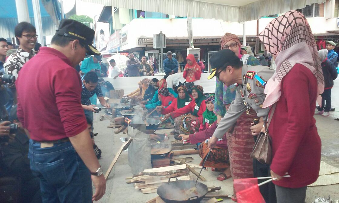 Hamdani_IID's tweet photo. ##BukittinggIMarandang dalam memeriahkan hari jadi kota #Bukittinggi232 https://t.co/HjNEL4KeFH