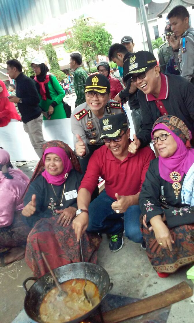 Hamdani_IID's tweet photo. ##BukittinggIMarandang dalam memeriahkan hari jadi kota #Bukittinggi232 https://t.co/HjNEL4KeFH