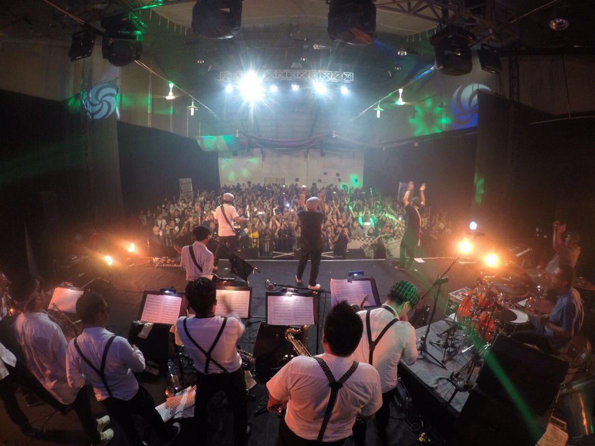 Full team #konserputranusantara semalam, total 13 orang di stage. Meriah.