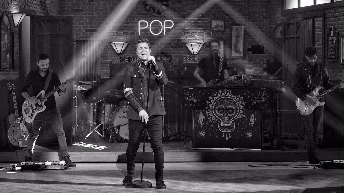 _danielmartin_'s tweet photo. Coki, Candy, Rober, Paco, Iñaki y yo, tocando y cantando EN DIRECTO, destrozaremos esta noche la Navidad... 23:15 en @La1_tve!!! https://t.co/i4Qk0h8Zvo
