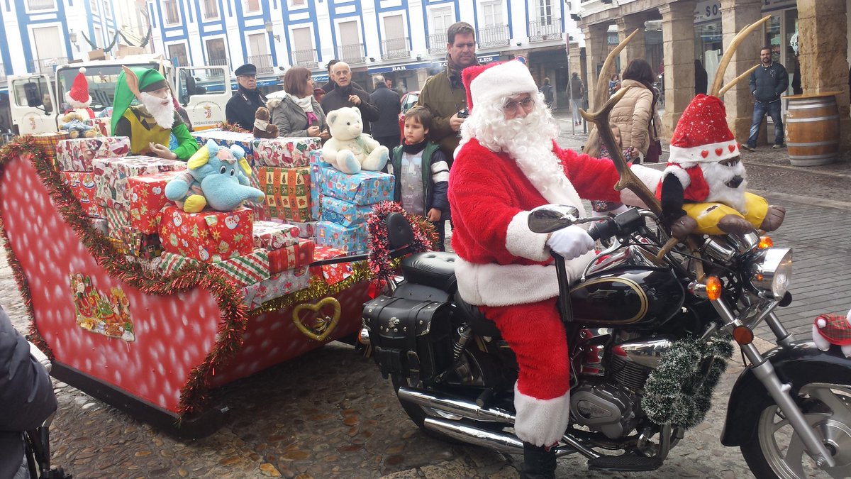 El Papa Noel más molón que he visto hasta ahora.  #Valdepeñas #Rock