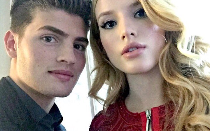 emiliana_pearce's tweet photo. Having fun at @zekeandaguitar party! https://t.co/UlPsUza8p9