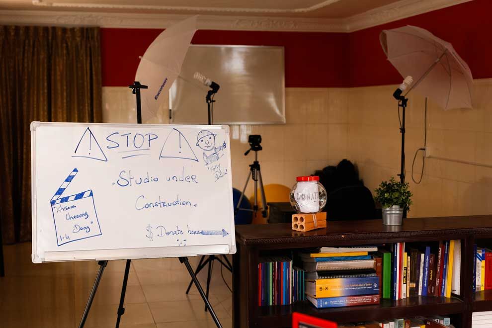 phnompenhpost's tweet image. #PhnomPenh Justice Café and Library for socially aware youth opens video production studio #Cambodia pppo.st/91322