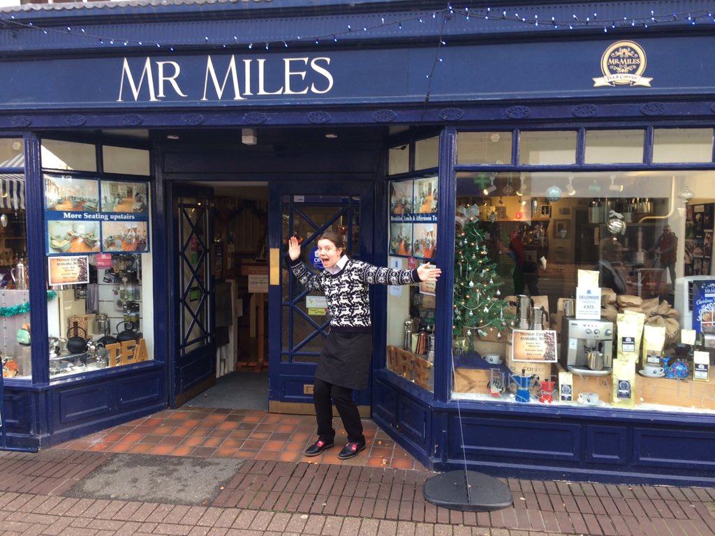 MrMilesTeaRoom's tweet photo. Merry Christmas from Emily @Miles_Tea_Rooms  (she missed out on the group photo) #theresalwaysone #lovemiles #milesfamily #mrmilesisthebest https://t.co/KNIM6EHCYy