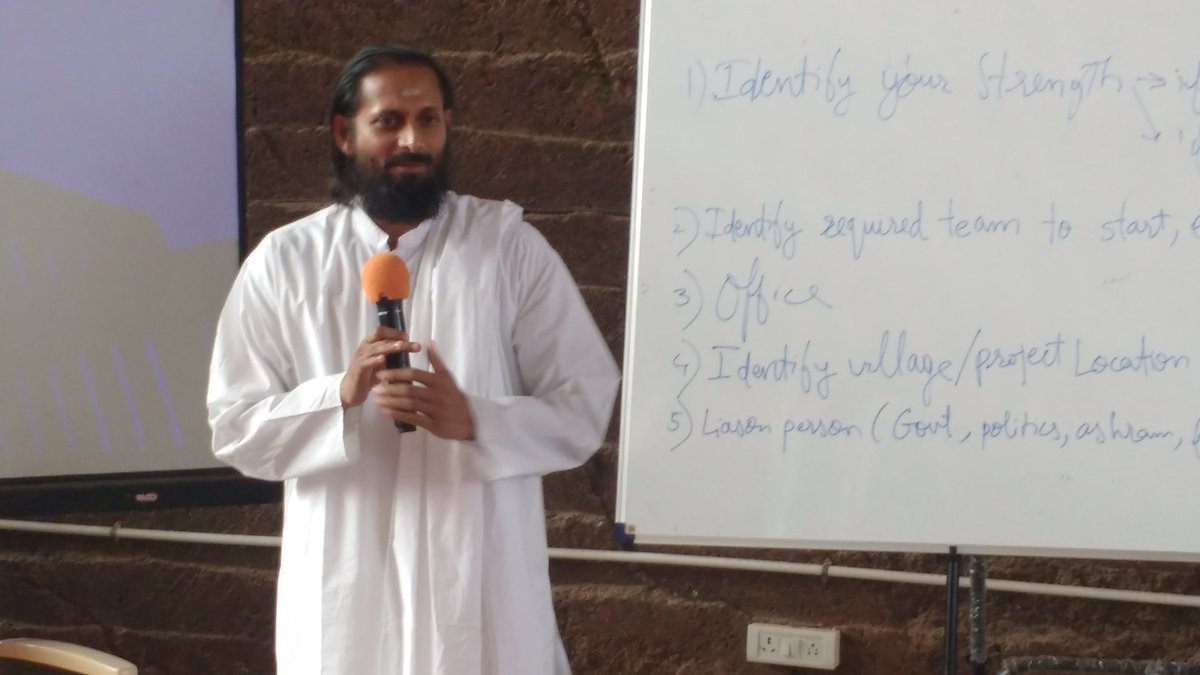 lakshmitaru's tweet image. @Swamiparamtej elaborating vision for #HolisticDevelopment of Villages with #RuralManagers at #RMTP