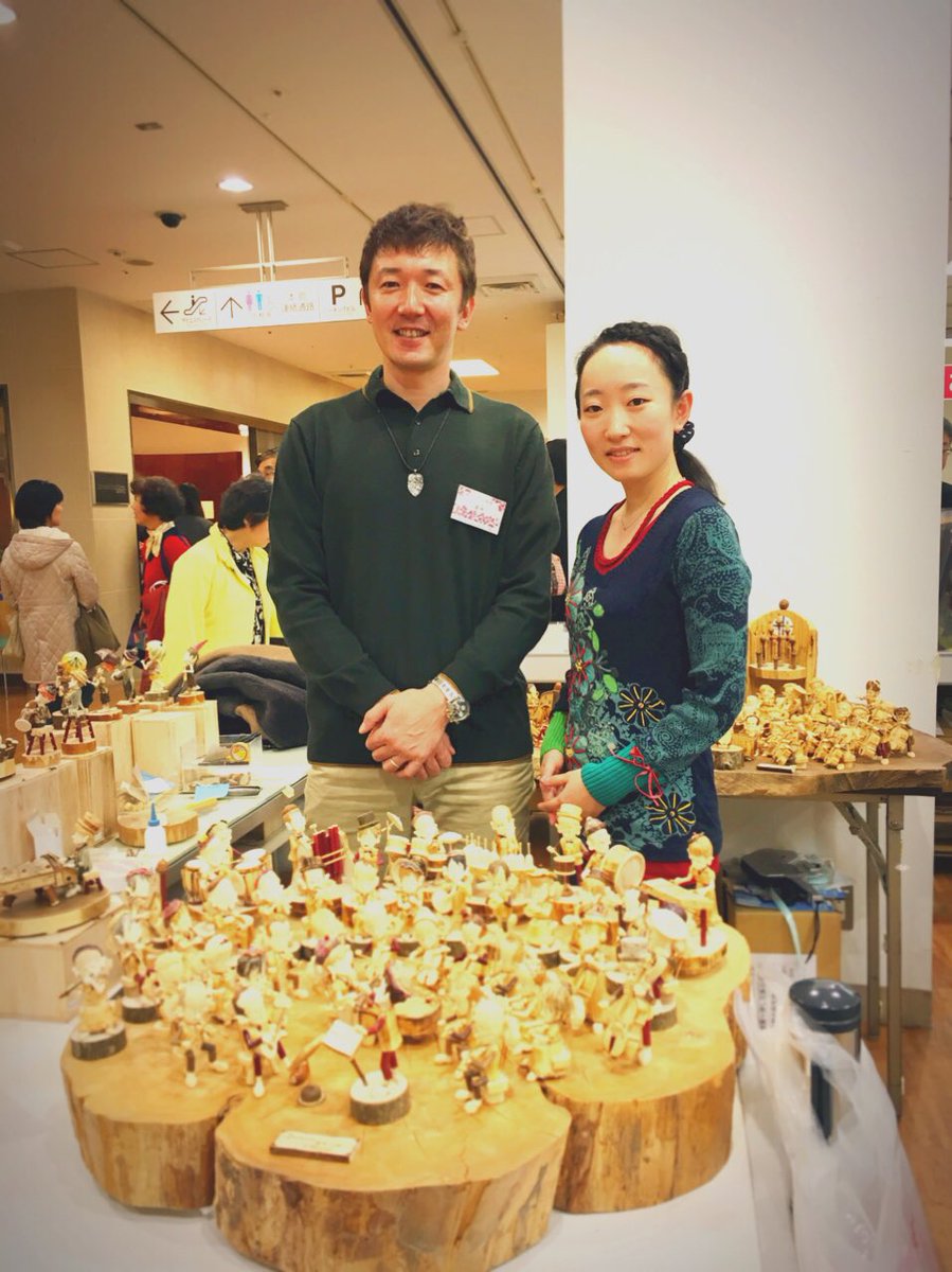 末広ゆい 押し花アーティスト 杉野宣雄さんの個展に行って来ました 色鮮やかで繊細な花々は押し花とは思えないほど綺麗でした この個展でコラボレーションをしている人形作家の高木誠さんは元富良野塾生で兄の先輩です 小さな木の人形は全てが手作り