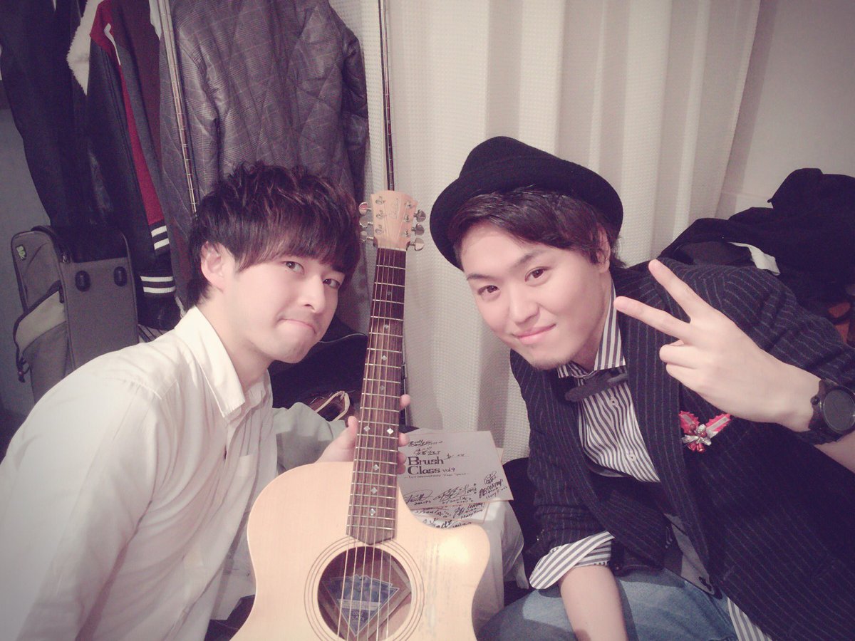 brushclass's tweet photo. 3組目のアーティストは
【カズヲ】
10/19にリリースした「東京DAYS」のインストアLIVEは大成功！ブラクラのパパーーー！
本日はアコースティックver.でもお送りします❤
#ブラクラ
#カズヲ https://t.co/Dn45qKpwvT