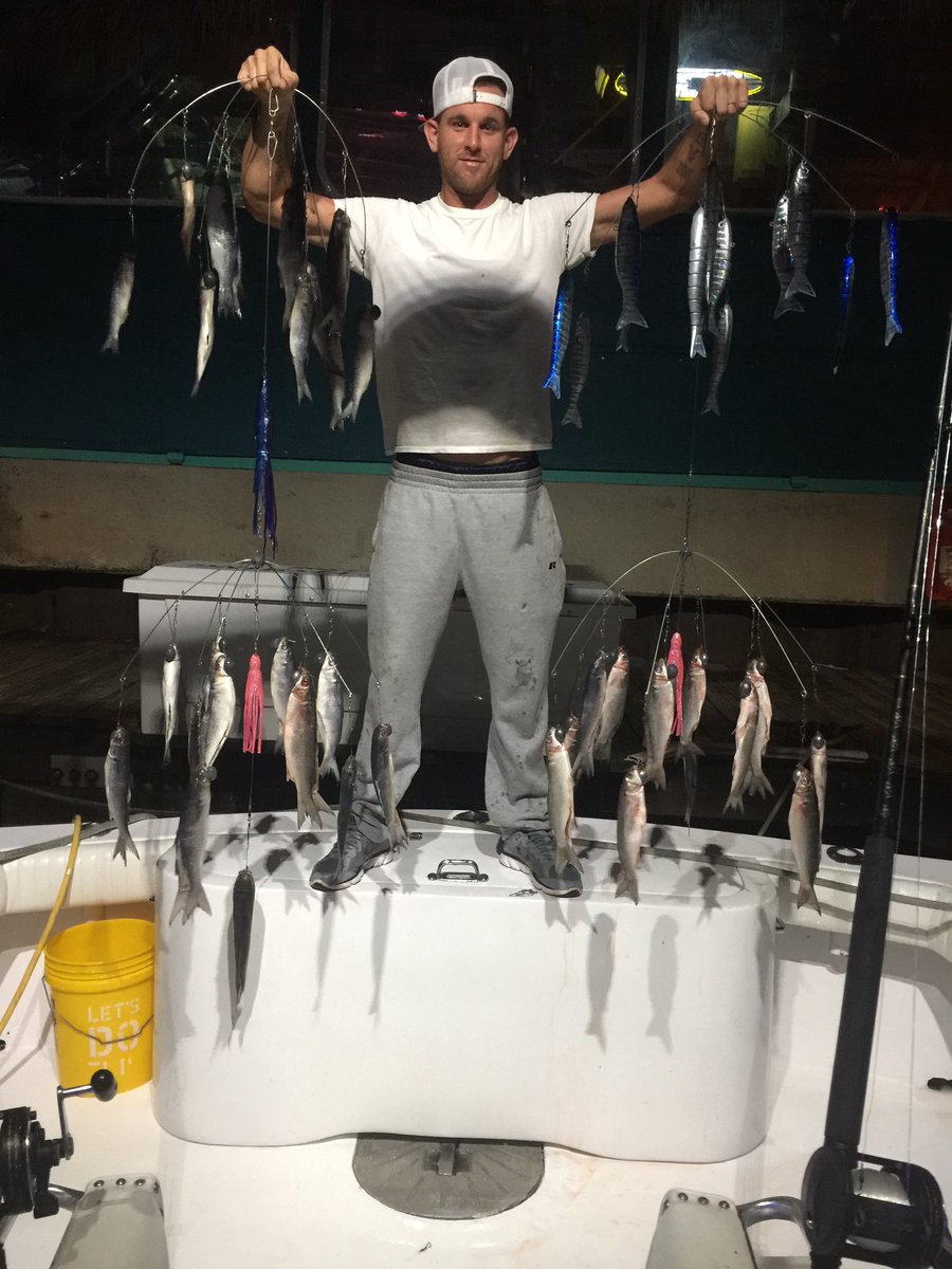 finssportfishin's tweet photo. Getting ready to fish. Mullet dredge sailfish teasers. #floridafishing,#charterboat https://t.co/hP6LgjS6Mx