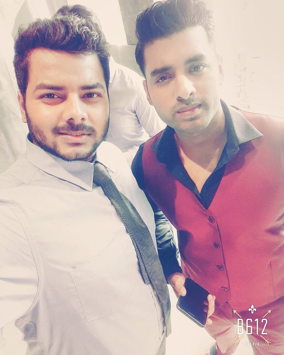 SouravBittu_'s tweet photo. The most awaited selfiee with @AnkushLoveUAll Da ❤
#shooting_time #SVF #VenkateshFilms
Twitter/Instagram: @SouravBittu_ https://t.co/M4pgVEx9eg