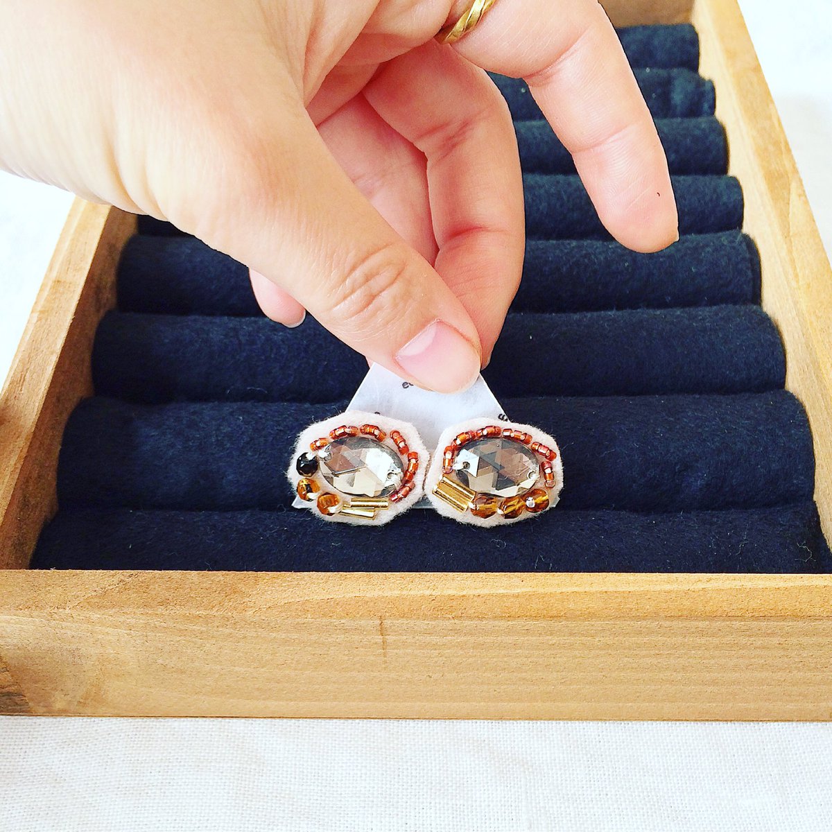 mintknit's tweet photo. ビーズ刺繍のピアスの販売を開始しました。minneにてご興味ある方はご覧ください♪
https://t.co/o7gehCgily
#minne #mintknit #手仕事 #刺繍 #ビーズ刺繍 https://t.co/SW3A0aTDuw