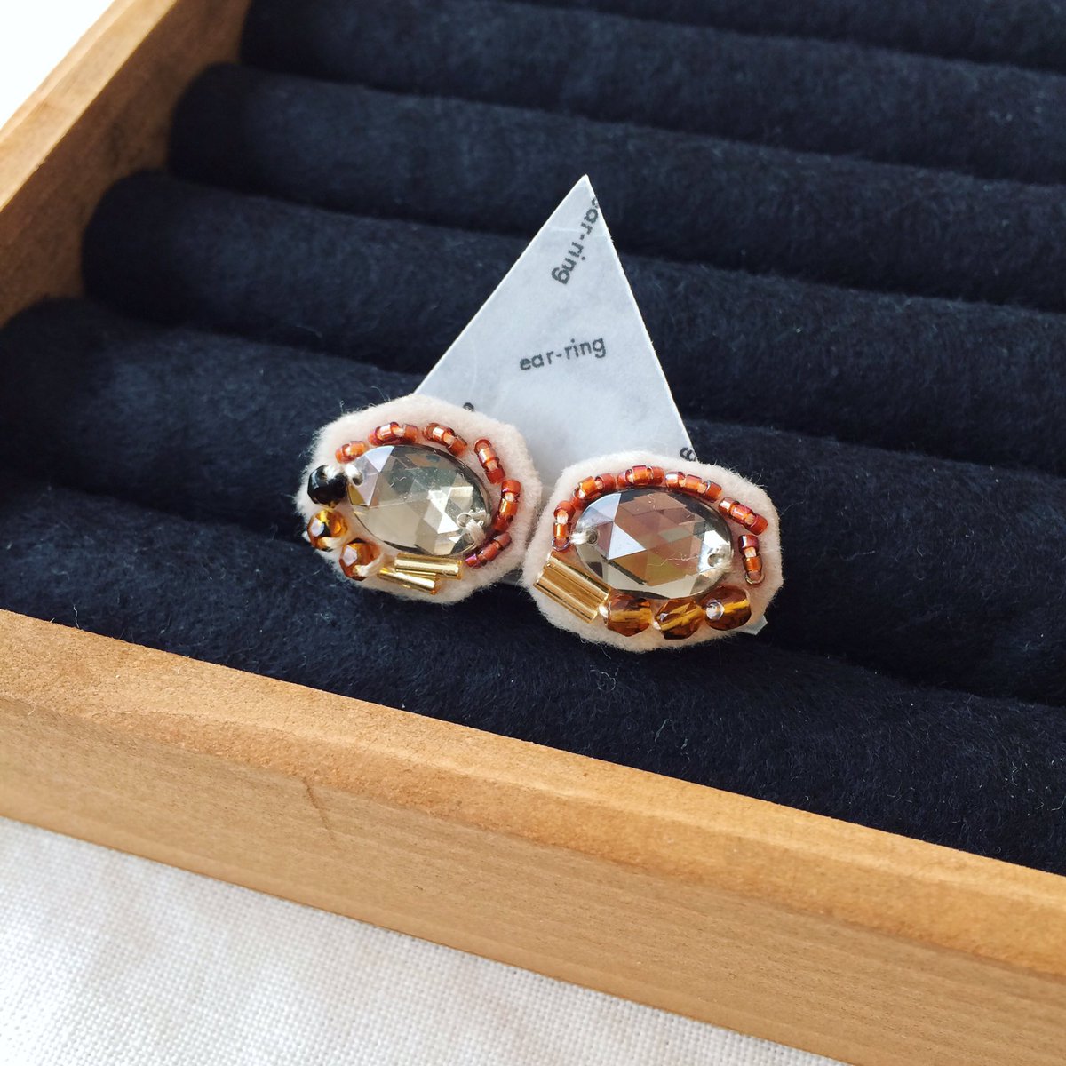 mintknit's tweet photo. ビーズ刺繍のピアスの販売を開始しました。minneにてご興味ある方はご覧ください♪
https://t.co/o7gehCgily
#minne #mintknit #手仕事 #刺繍 #ビーズ刺繍 https://t.co/SW3A0aTDuw