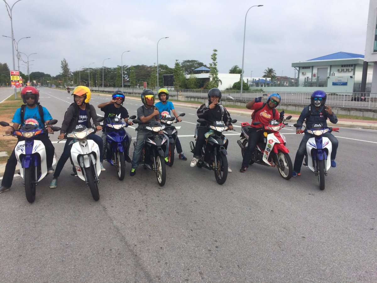 nish_hhh's tweet photo. A lil throwback wont hurt
Ride YEG Melaka Hawau 2k16
#k125zm #2strokemachine #malaysianpride #kapcaimalaya #AyuhTravel https://t.co/cg9gt09i3r