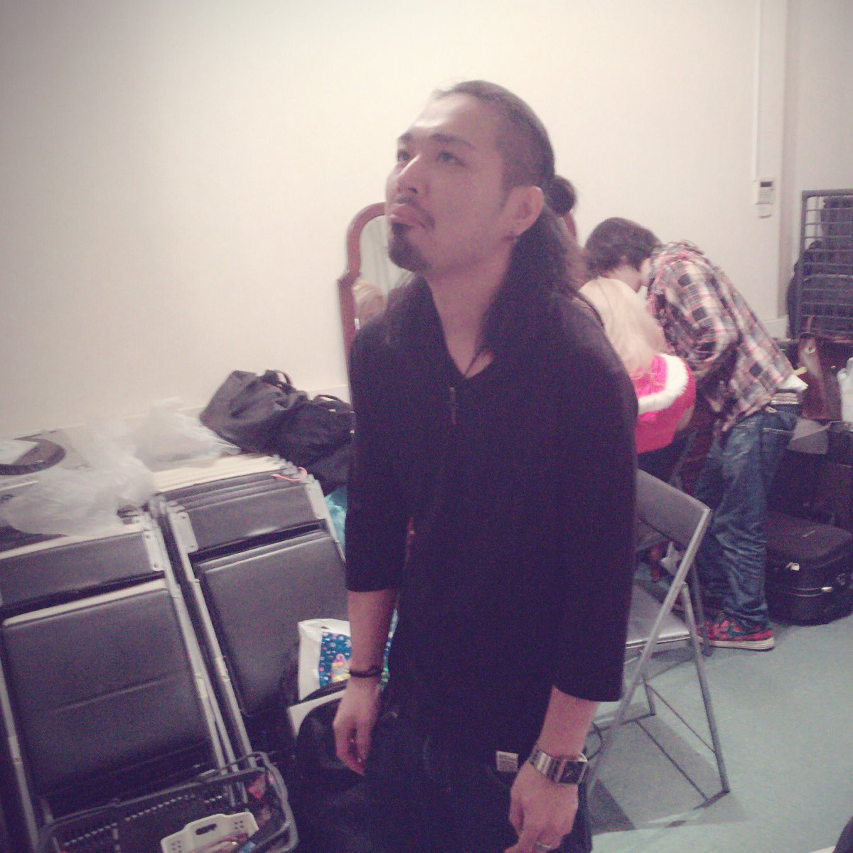 brushclass's tweet photo. 4組目はR!pp V!bbsより本日はソロでV.A.N.だけ！
もうすぐ緊張で爆発するそうです。
この顔で歌い納めです。
最高です、バン様ーーー！
#ブラクラ 
#VAN https://t.co/8ORrUlZEJq