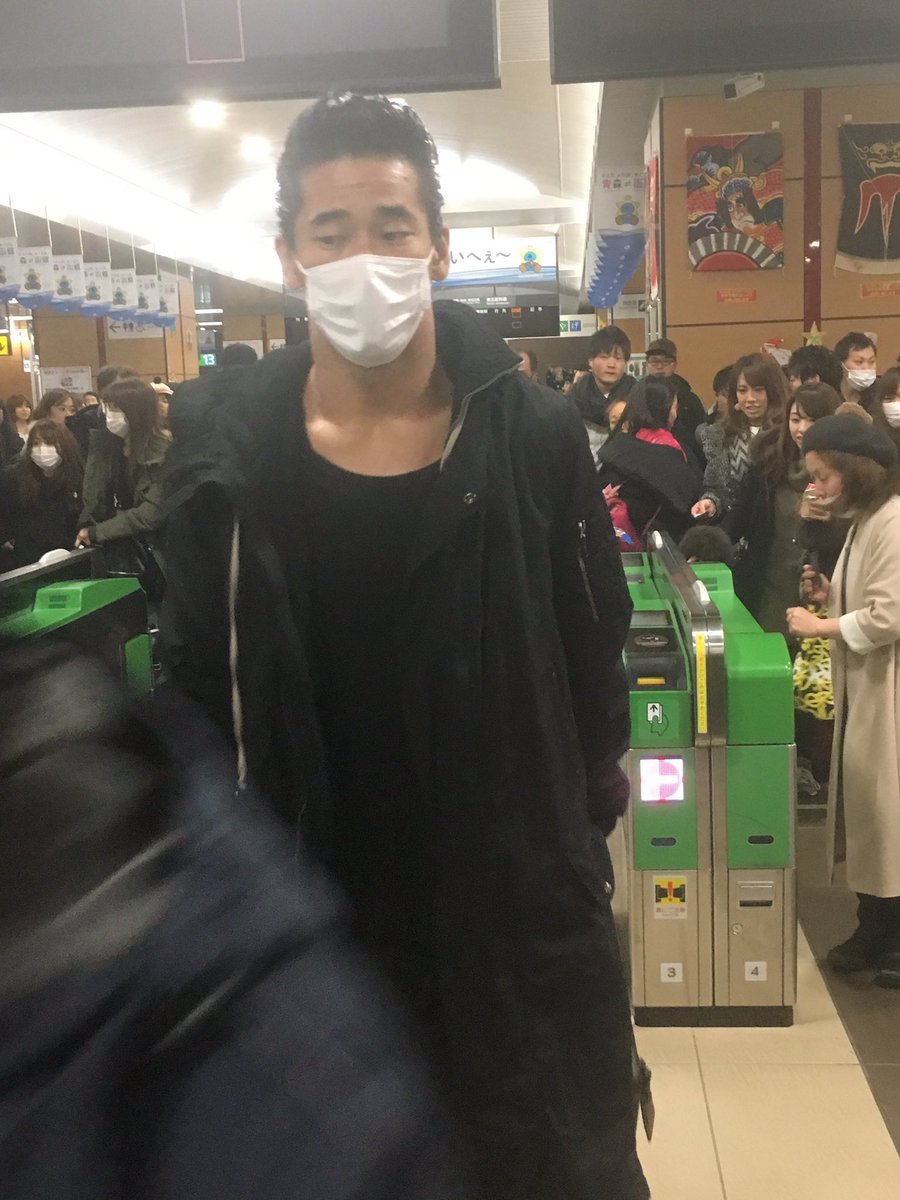 5IPAJ7V4Xd97Y7m's tweet photo. 遠征して行ってる子はお金の事とか現実の面で大変かもやけどさ、死ねとかいらんとかおかしない？
言葉の使い方考えて
人間としてありえへん
ほんまにそうなって���もそんな事言えんのかな〜
こんな事しか言えないってかわいそ
こんな時に駅で出待ちしてるのも同じ
自分から嫌われに行ってんのかよ https://t.co/2RcmWoOEg1