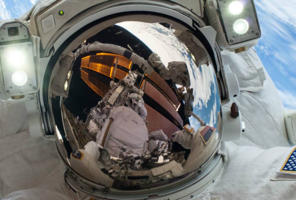 ShuttleAlmanac's tweet photo. Dec. 24, 2013 - #ISS #Exp38 crewmen @AstroRM & Hopkins conduct their 2nd EVA together to replace a failed Pump Module o the S1 Truss. https://t.co/O1BqsGHrMM