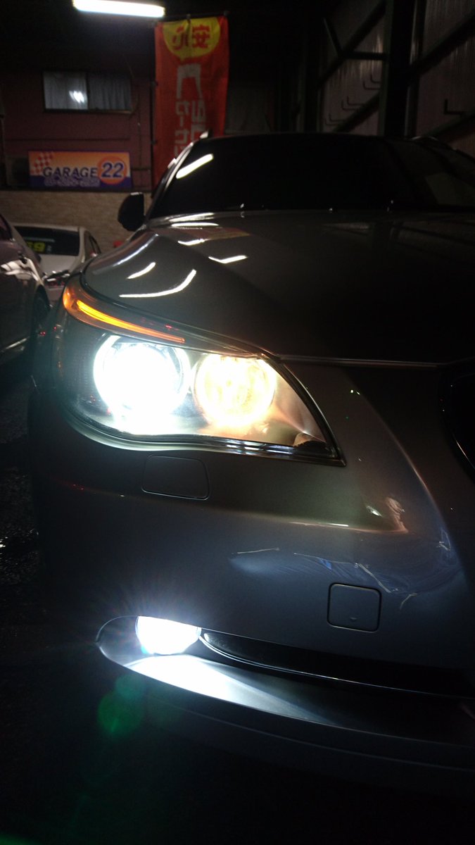 ট ইট র 松津 英樹 ヘッドライトとフォグのhidをledに入れ替える作業から車が戻りました そんな発想 したことかなった 笑 交換の結果は爆発的な明るさに キャンセラーは付けたのにハイビームがぼんやり点灯してるのは 車両が なんかおかしい と